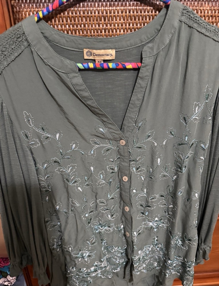 Women’s Green Democracy Embroidered Top XL