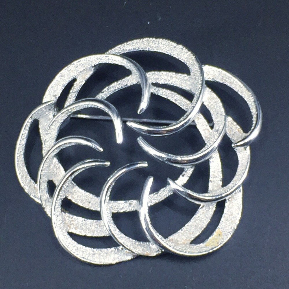 Vintage Signed Sarah Coventry Silver Tone Brooch Pin Geometric Swirl Jewelry