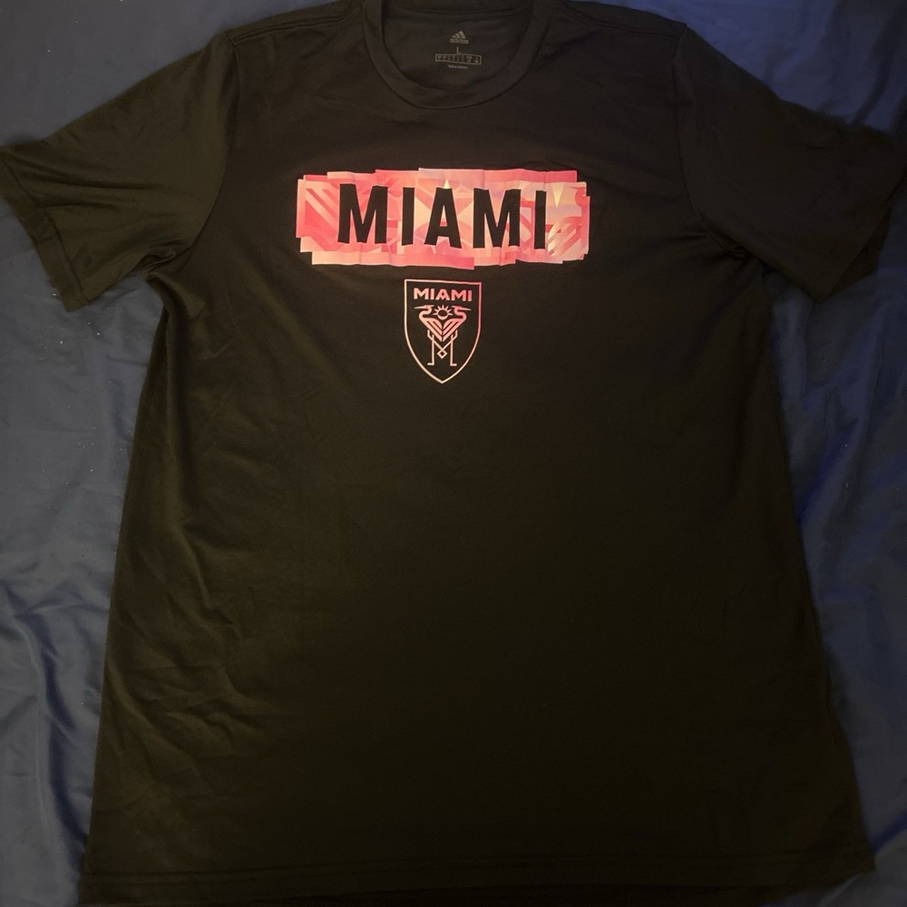 adidas MLS Inter Miami Soccer Pregame Black / Pink Logo Men's T-shirt Size L NWT