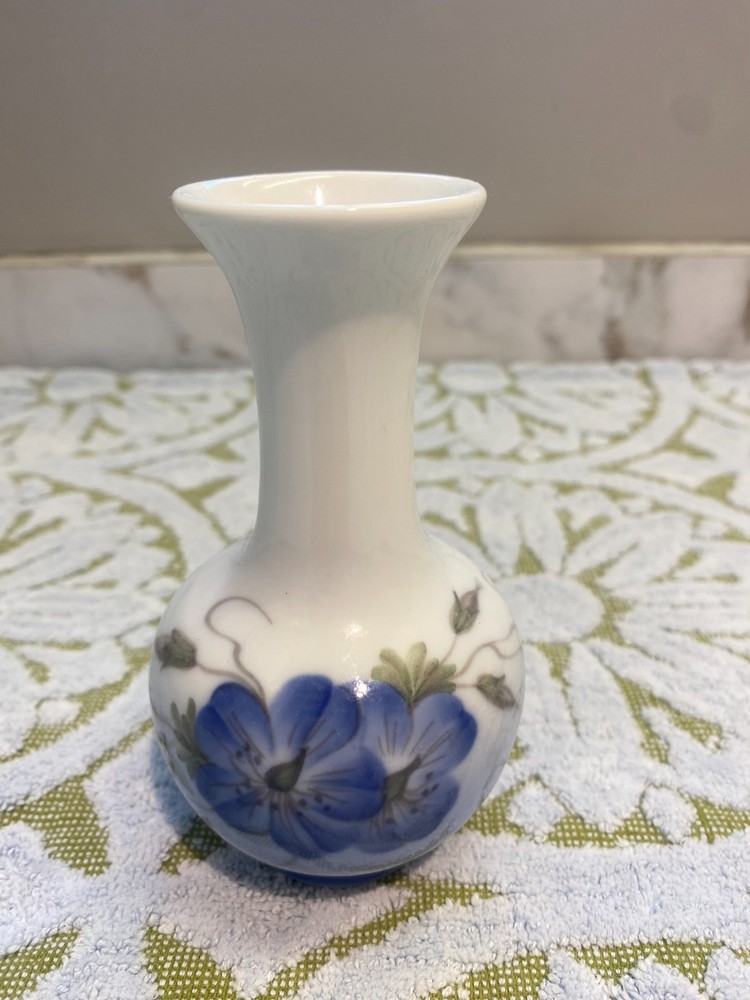 BEAUTIFUL Danish Royal Copenhagen Porcelain Bud Vase, Blue Flower!  2800 155Y