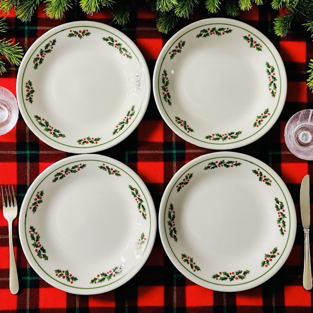 Vintage Set of 4 Corelle Winter Holly Appetizer/Bread Plates 6 3/4” Green Trim