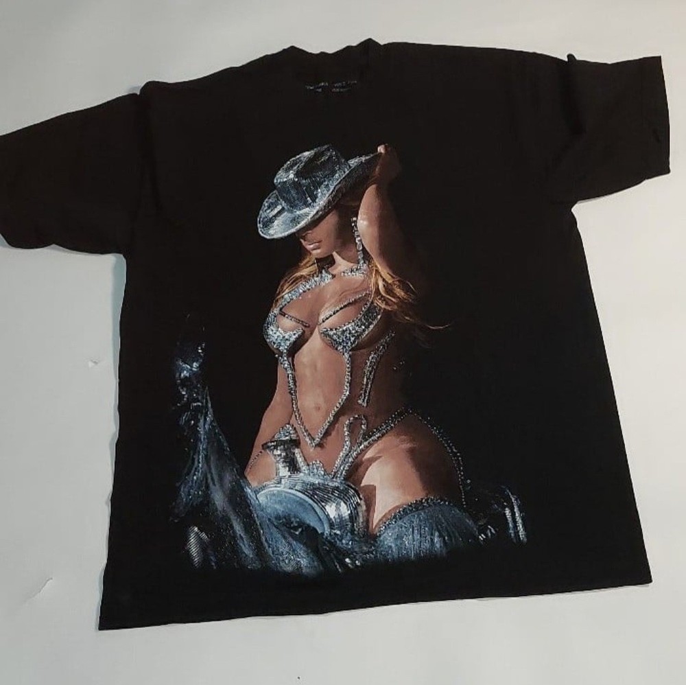 Beyoncé  Renaissance World Tour Merch Disco Cowboy Hat T-Shirt Size: LARGETour shirt