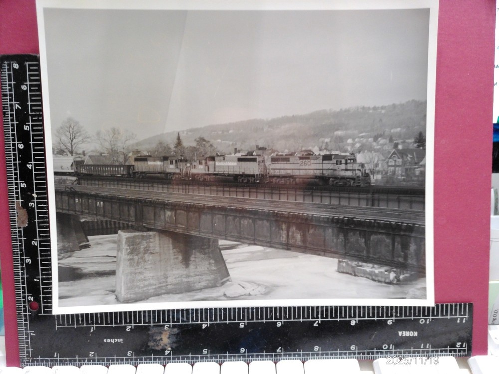 MAINE CENTRAL DIESEL RAILROAD LOCOMOTIVES #260 BOSTON MAINE #310 w FREIGHT PHOTO