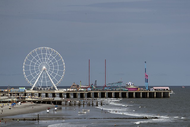 Photo:Atlantic City New Jersey Steel Pier Boardwalk Ferris Wheel 2017