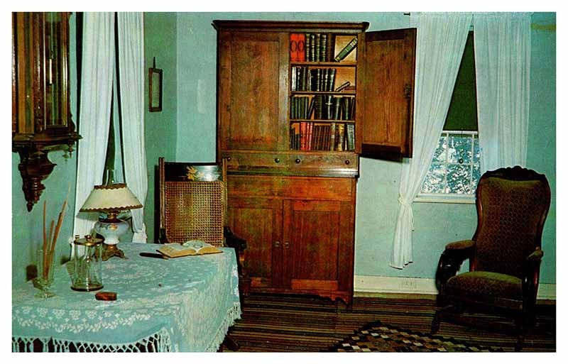 Postcard HOUSE SCENE Amana Iowa IA m/09 AU3354