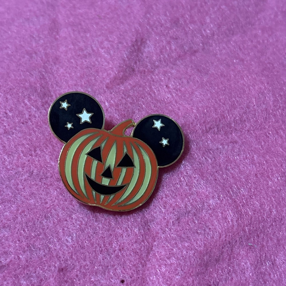 Disney Paris 2001 Pumpkin Pin