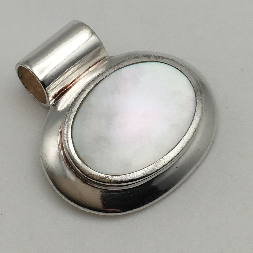 Vintage Sterling Silver Oval Mother Of Pearl Pendant Marked SU 925 4.3g #32