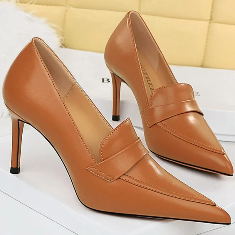 Elegant Women's 8cm Retro PU Leather Bridal Heels Slip-On Pumps