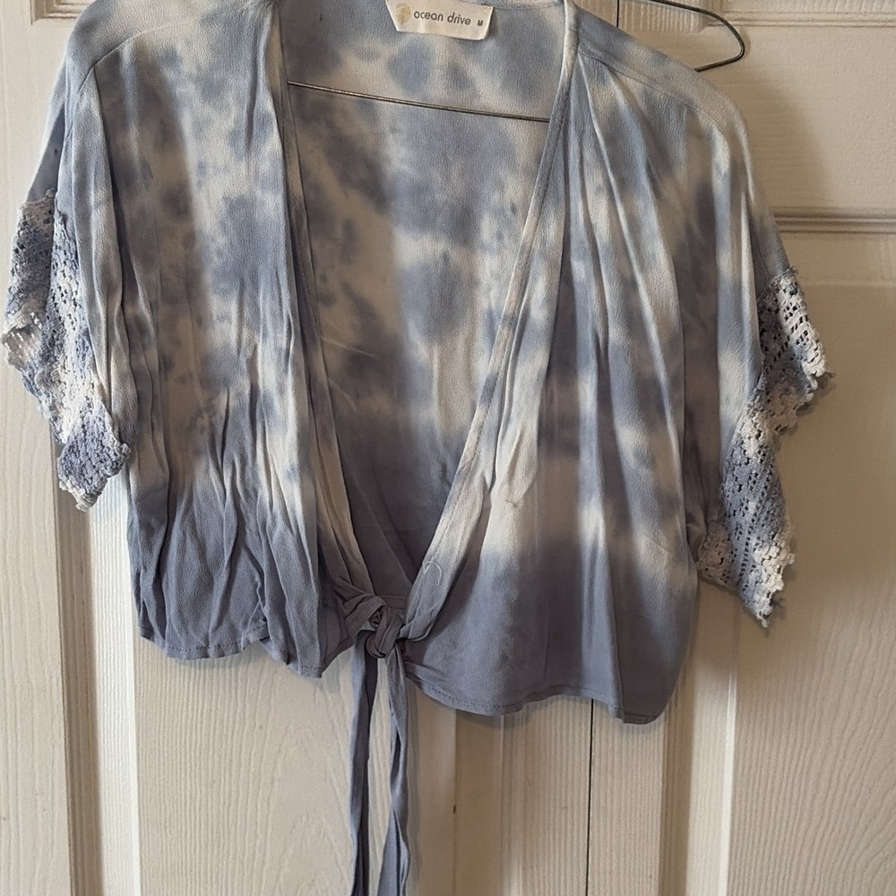 Ocean Drive Blue/White Tie-Dye Short Sleeve Lace Tie V-Neck Blouse M