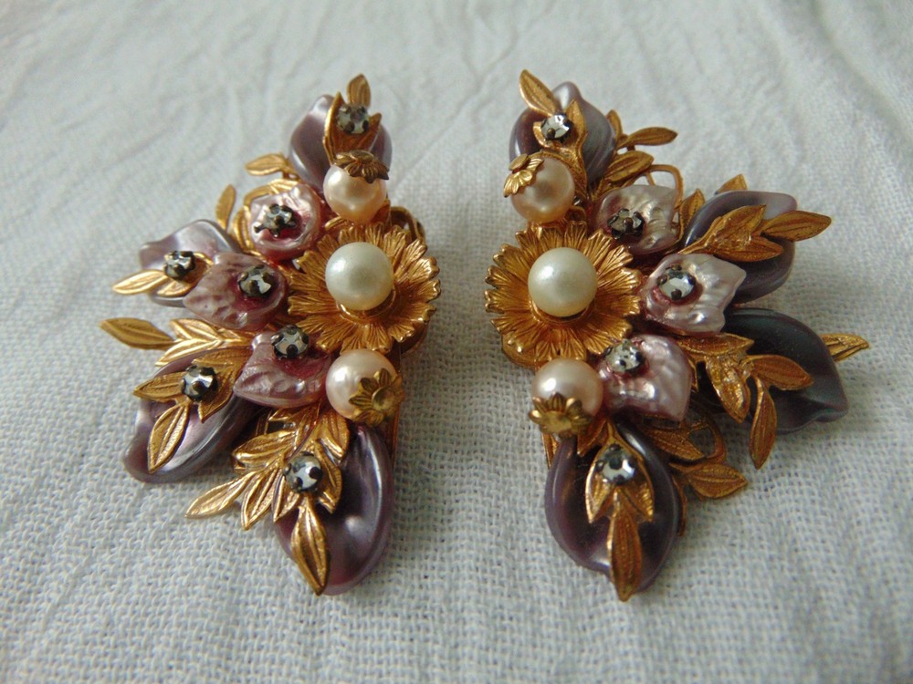 vintage Beau Jewels signed Lavender pearl crystals goldtone clip on earrings
