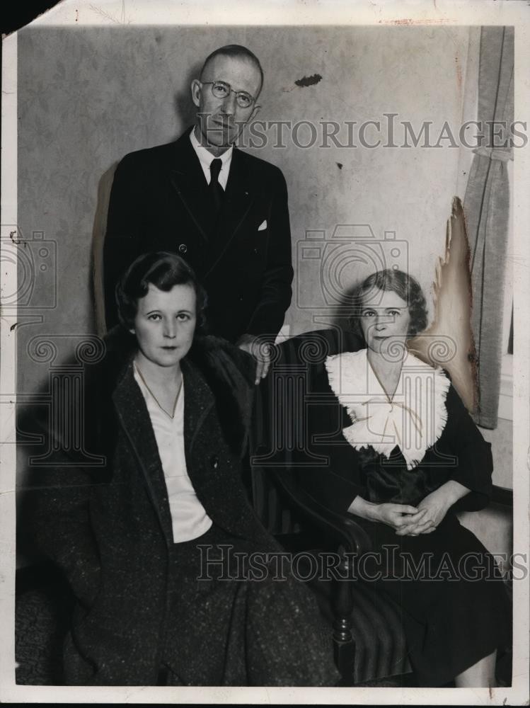 1935 Press Photo Mayor Chas Shepard with Wife and Daughter - nef36676