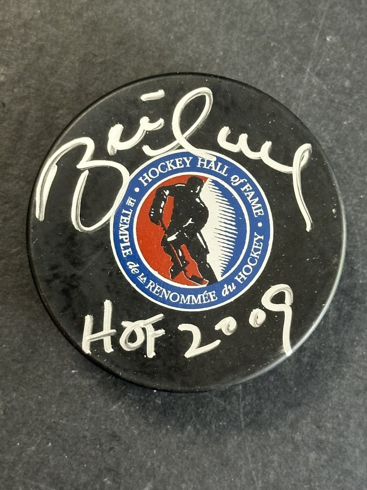 Brett Hull HOF Blues Signed Hockey Hall Of Fame Puck AUTO BAS BeckettPROBSTEIN is actively accepting consignments !!