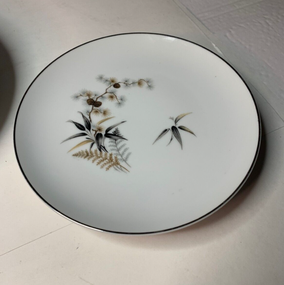 D.W. Japan Fine China Total of 3 Salad Plates Pinecone, Leaves Vintage 7 3/4''