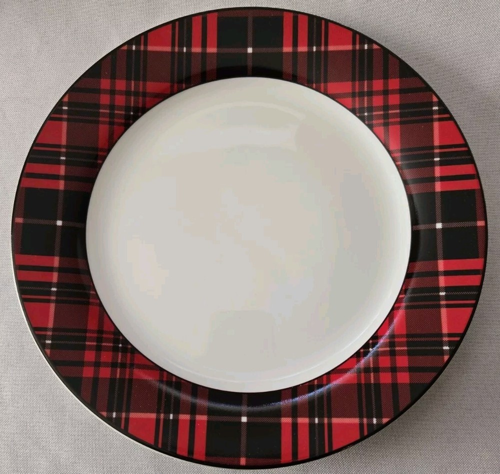 SET OF 4 TARGET HOME TRADITIONAL HOLIDAY SALAD PLATES 8 3/4