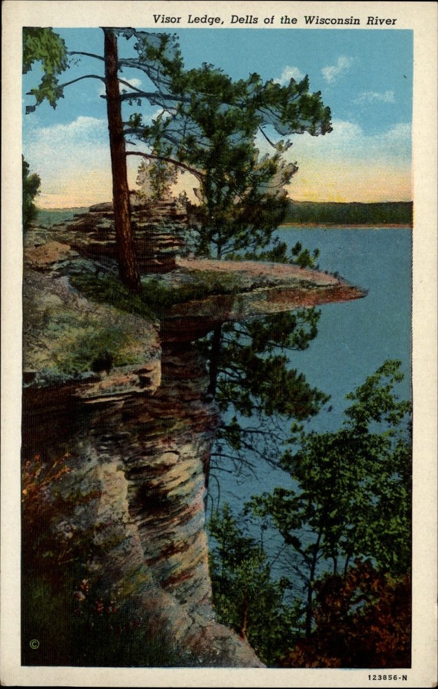 Wisconsin Dells Wisconsin Visor Ledge rock formation linen vintage postcard