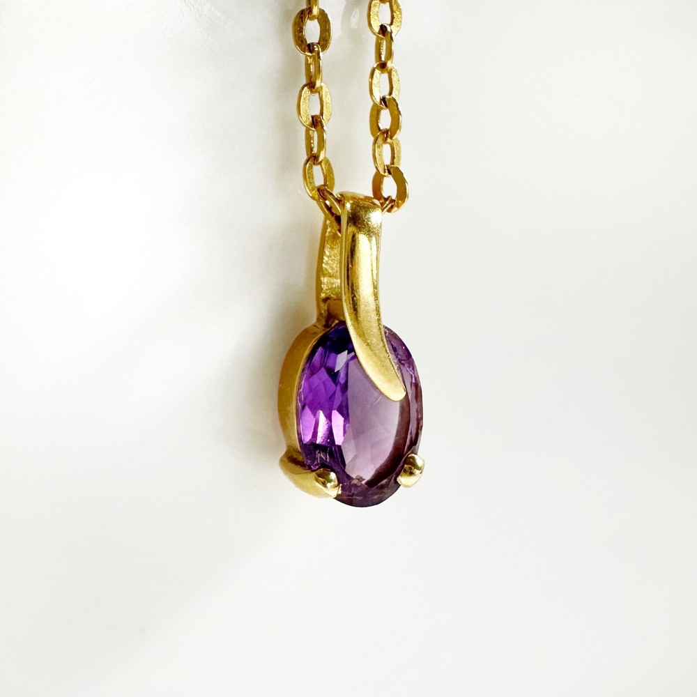 Vintage 18k Gold oval amethyst solitaire pendant