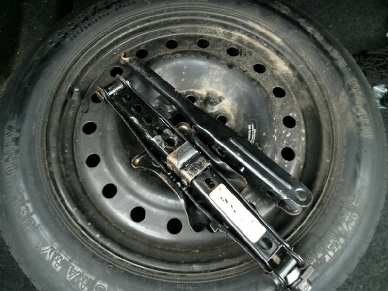 300 2012 Jack 35704701 sin bandeja de espuma sin neumático de repuesto