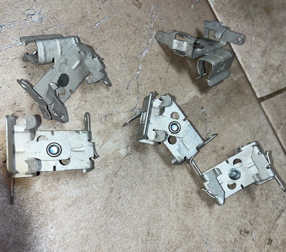 Nvent CADDY MAC258 Rotating Beam Support Clip for 2 MC/AC/BX Cables-image