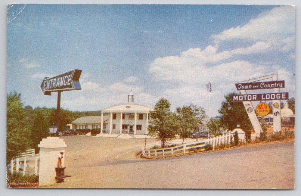 Vintage Town & Country Motor Lodge Charlottesville VA Spectra Color Postcard