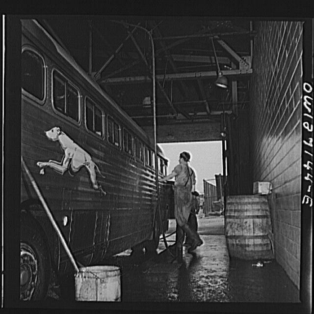 Untitled photo, : Pittsburgh, Pennsylvania. Washing a bus at the Greyhound