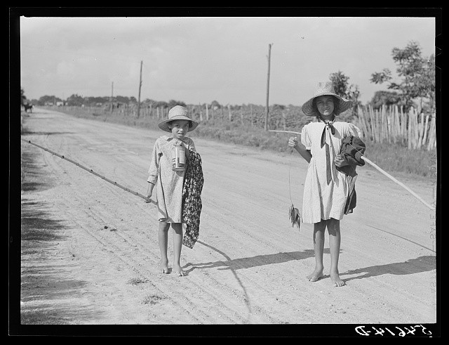 Photo:Melrose Louisiana 1940 Children Returning from Fishing on Cane River