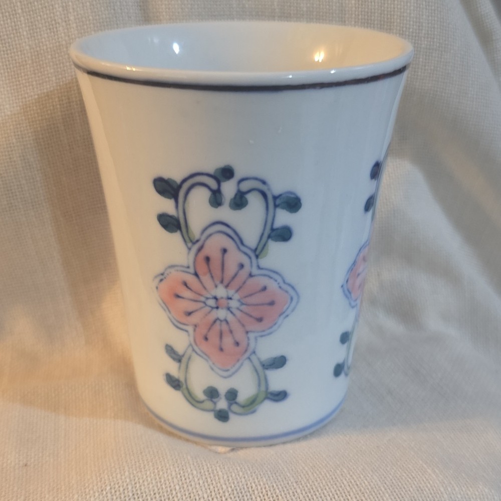 White Ceramic Floral Coffee Mug 12 fl oz Blue Pink Green Traditional Decorated