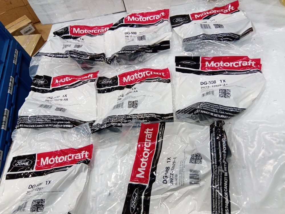 Used 8× Motorcraft Ignition Coil DG508 &Spark Plug SP479 For Ford F150 4.6 5.4L
