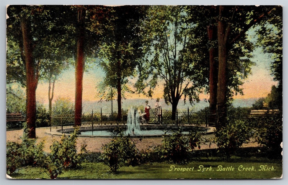 Prospect Park Fountain People Battle Creek MI C1910 Postcard J7