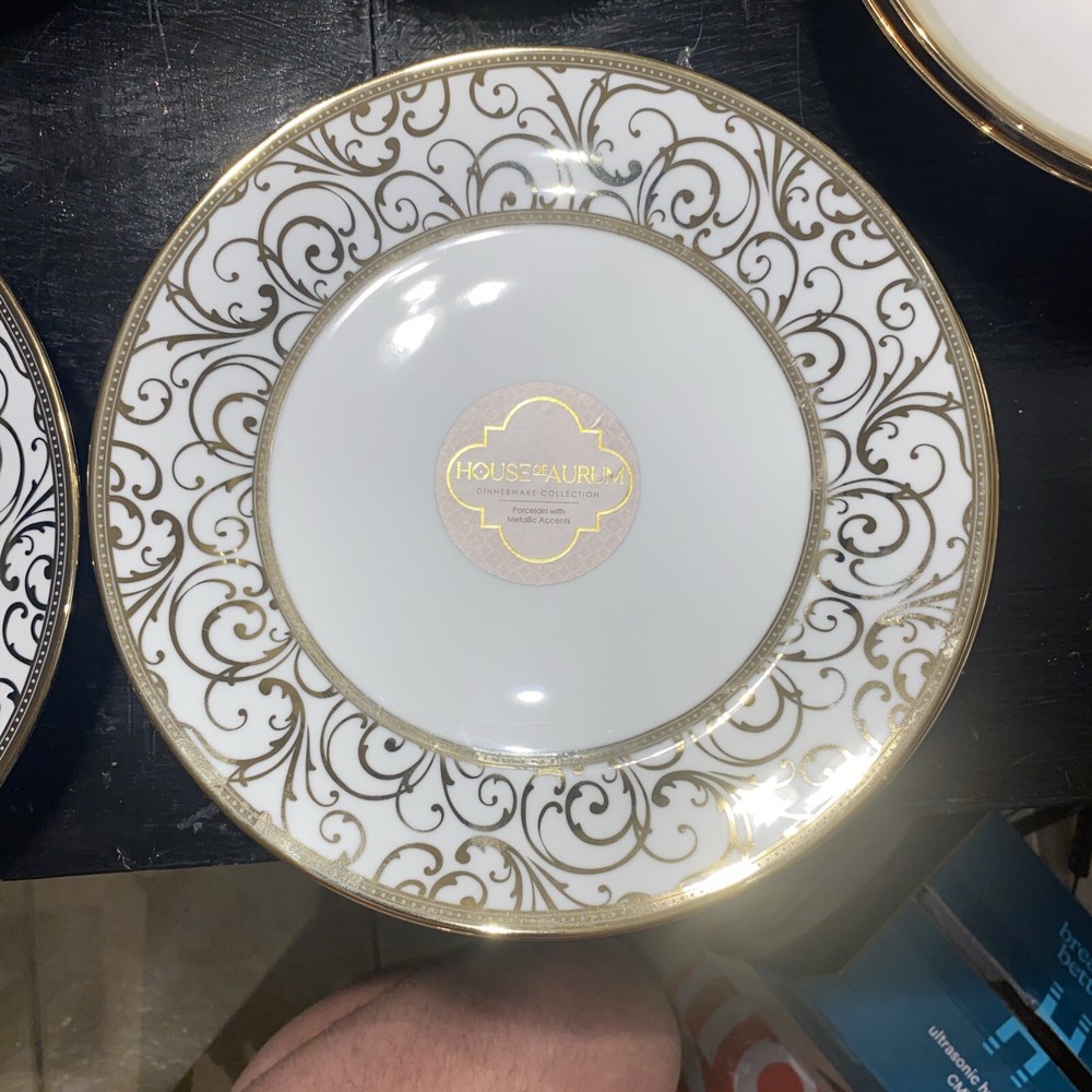 NEW LUXE SET OF 2 WHITE,METALLIC SILVER ACCENT SWIRL DINNER,OR SALAD PLATES