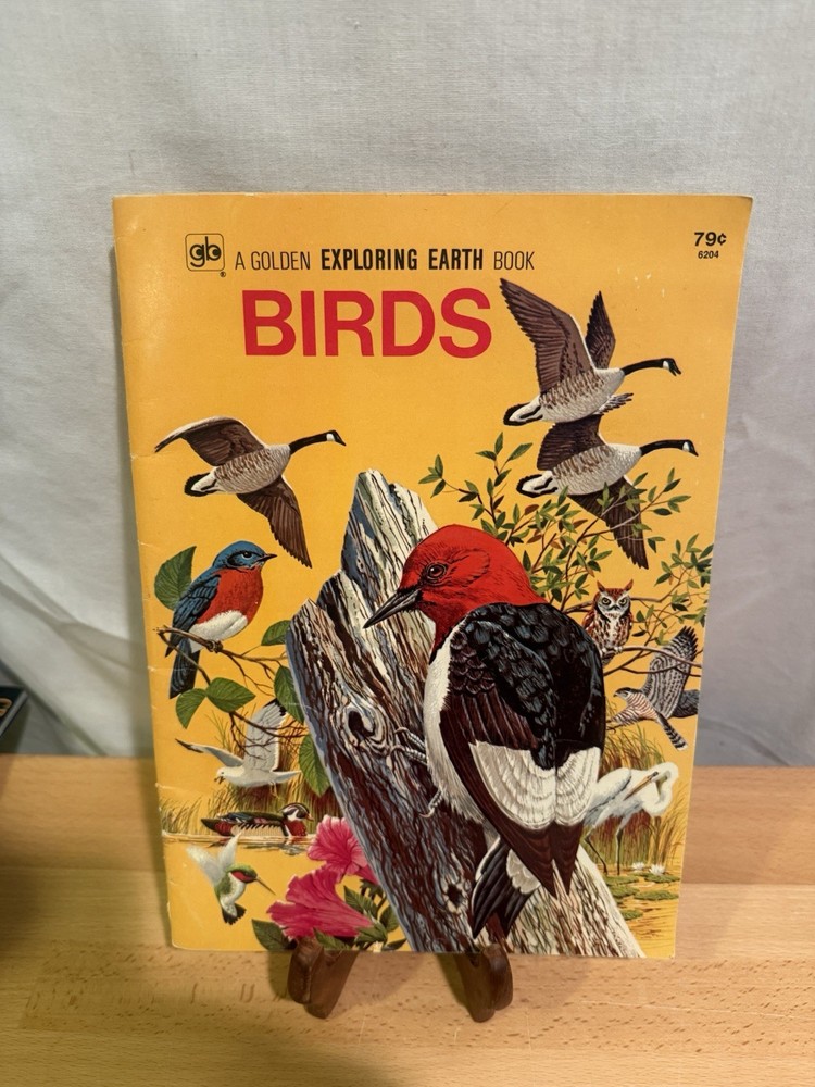 Birds: A Golden Exploring Earth Book Pre Owned