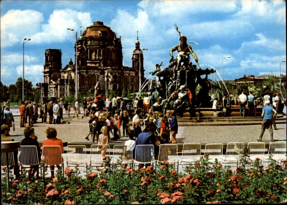 Neptune Fountain Berlin East Germany vintage postcard b380