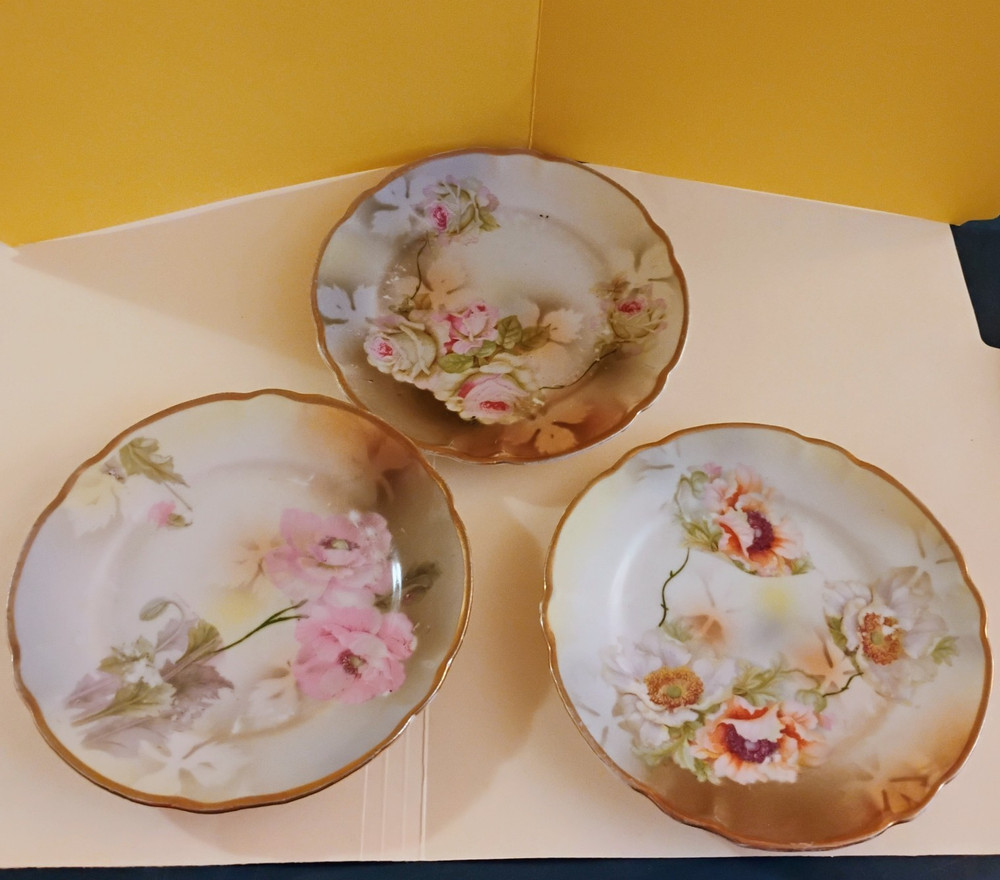 Unmarked Floral Porcelain Plates Set of 3, Round White w/ Gold Rim Pink Green