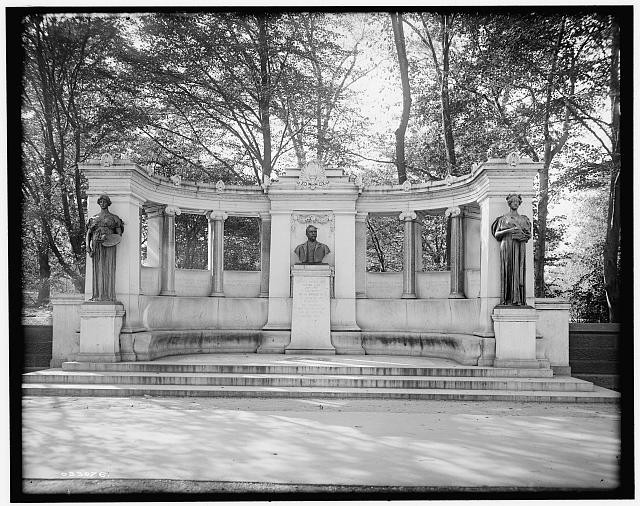 Photo:New York NY Richard Morris Hunt Memorial 1900s Monument Statue