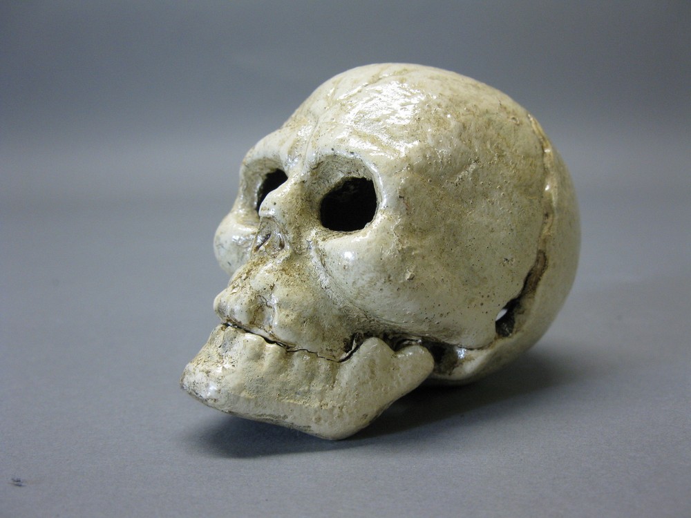 Cast Iron Skull-Shaped Bottle Opener and Paperweight 6cm  