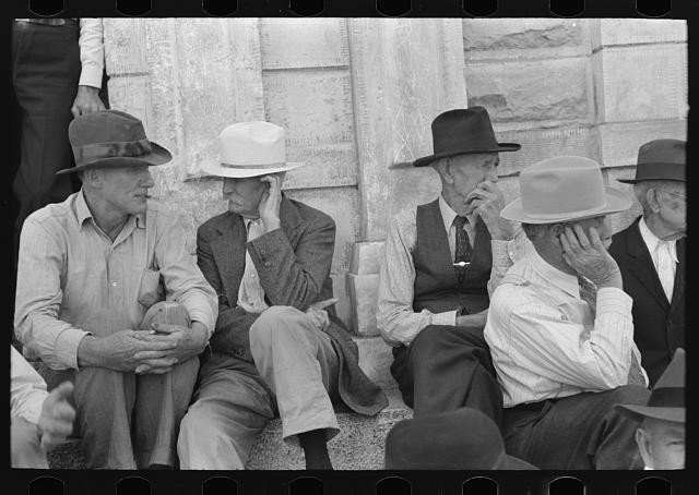 Photo:Weatherford Texas 1939 Farmers Courthouse Steps Men Hats
