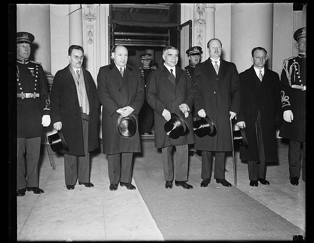 Photo:Washington DC White House Visitors Men in Top Hats 1934