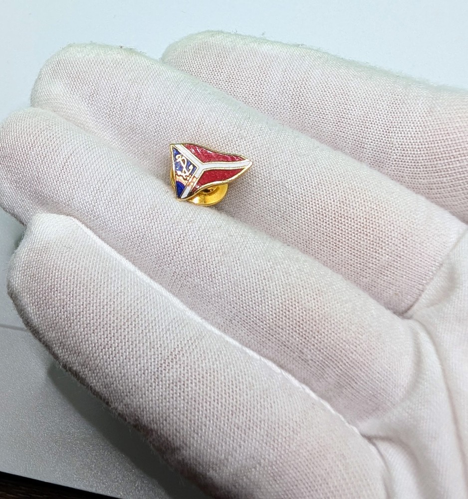 Vintage Nautical Enamel Burgee Sailboat Yacht Club Flag Lapel Pin