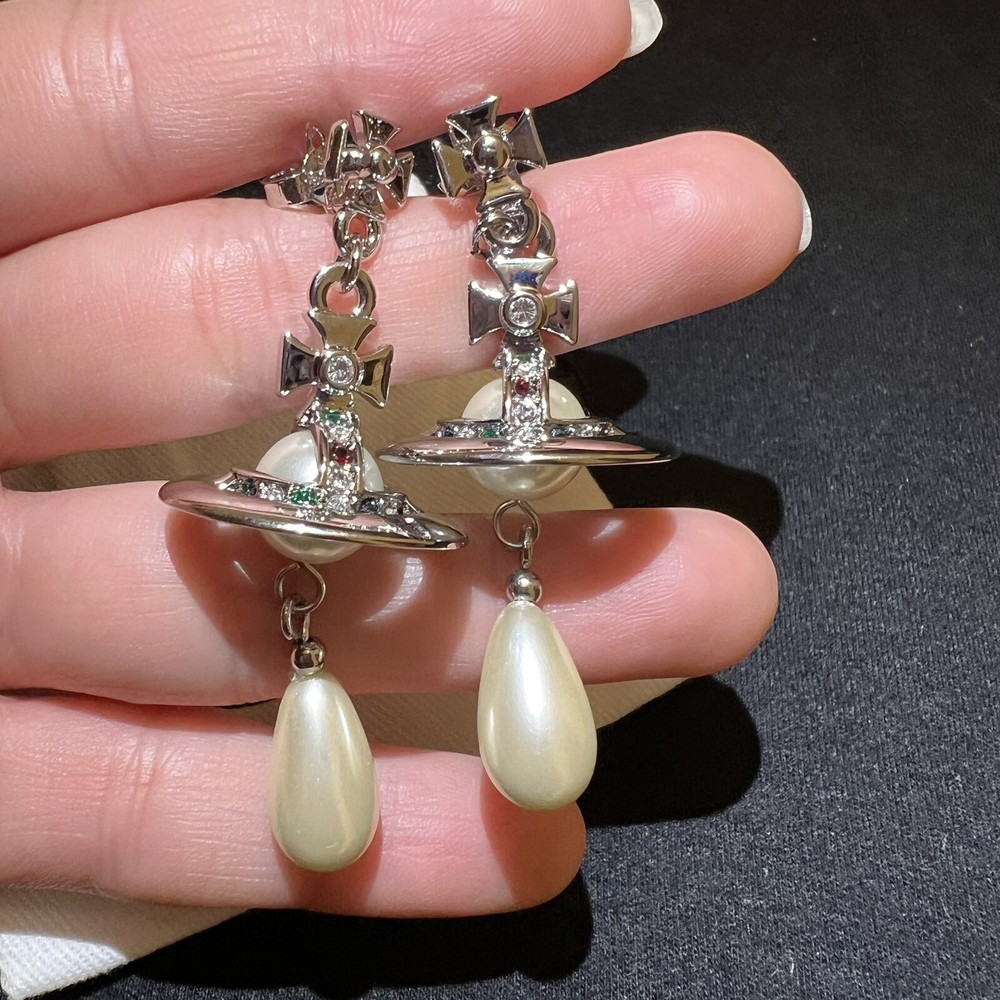 Vivienne Westwood Nana Orb Pearl Drop Earrings Silver Tone New in Box#302