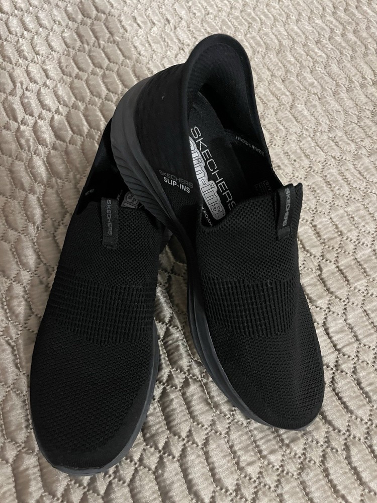 skechers men’s 10 memory foam slip in black walking shoe.  excellent cond