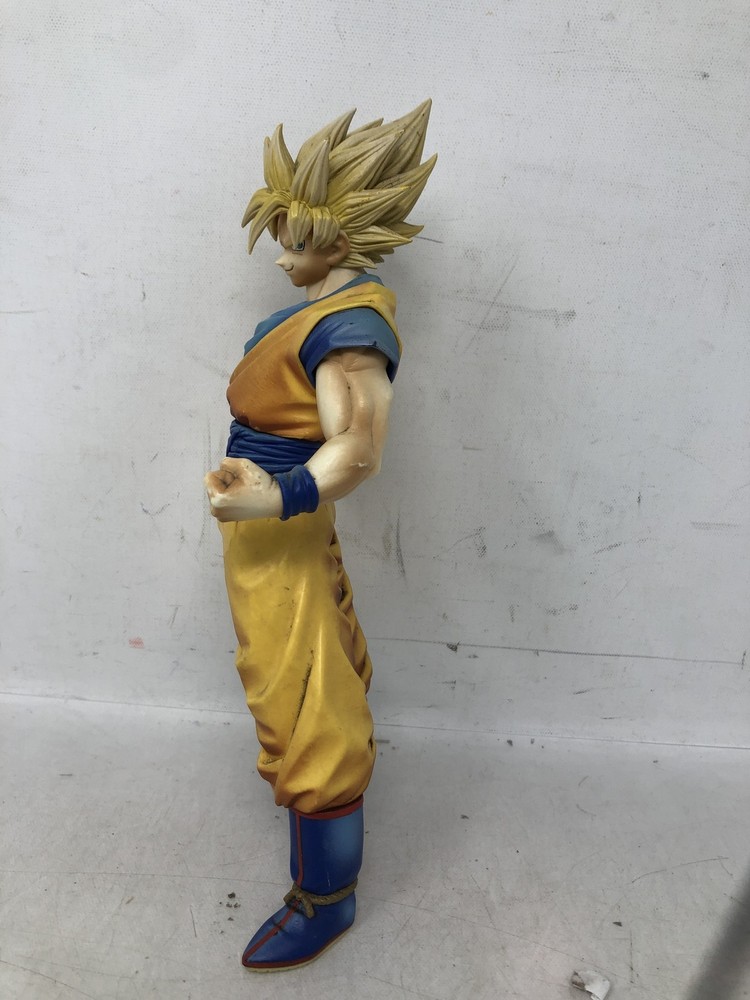 Bandai Dragon Ball Z S.H.Figuarts Super Saiyan Goku Action Figure Used