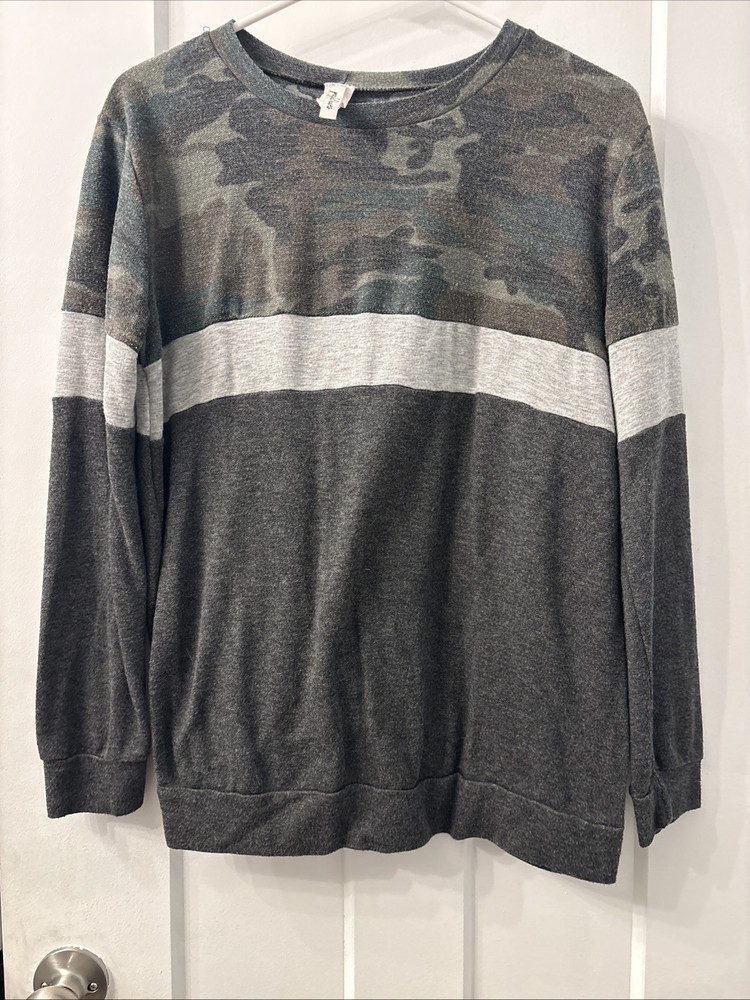 Women’s Camo Shirt Boutique Long Sleeve Small