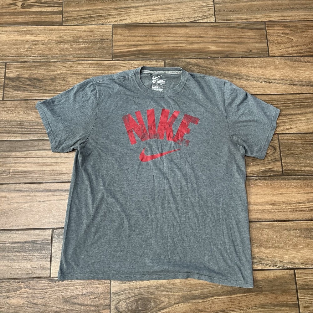 Nike Red Logo Graphic T-Shirt Gray Standard Fit Mens 2XL XXL
