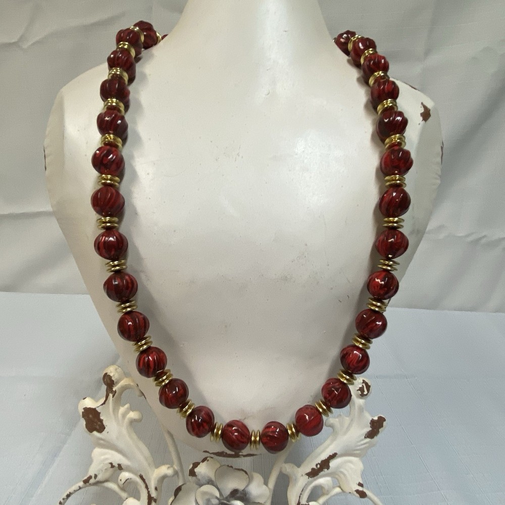 Vintage Red Marbled Molded Plastic Necklace Beads 24