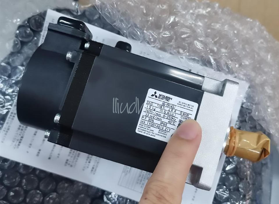 One New MITSUBISHI SERVO MOTOR HG-KNS43J
