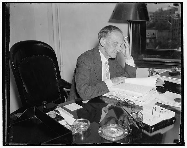 New Chairman F.C.C. Washington, D.C. Aug. 27. A new informal picture of Frank