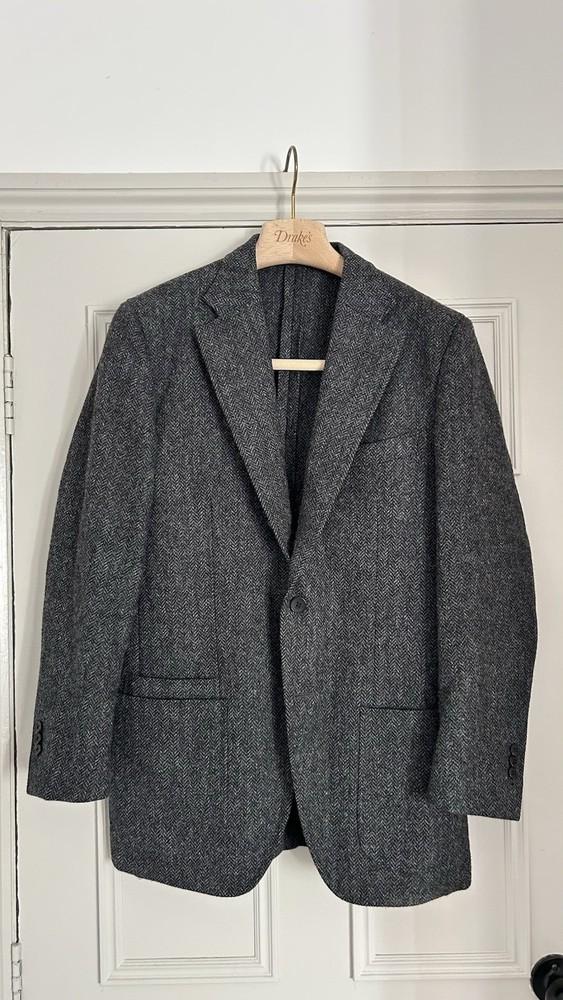 Drake’s MTO Sartorial Grey Wool Herringbone Tailored Suit Jacket.