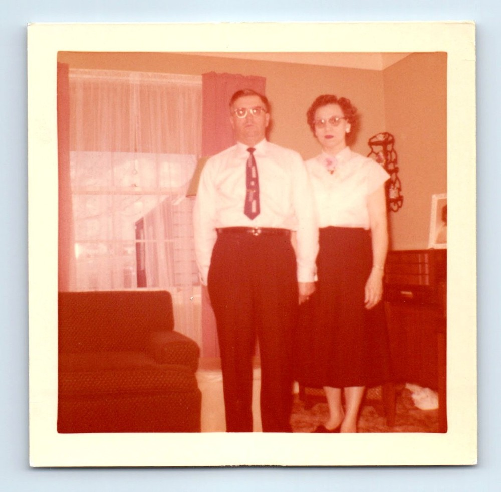 Old Vintage Square Color Photo MAN WOMAN COUPLE GLASSES IN LIVING ROOM PIC