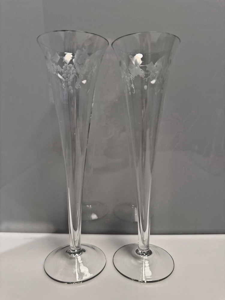 Pair of Vintage Clear Glass Etched Grapes and Leaves Champagne Flutes - 10