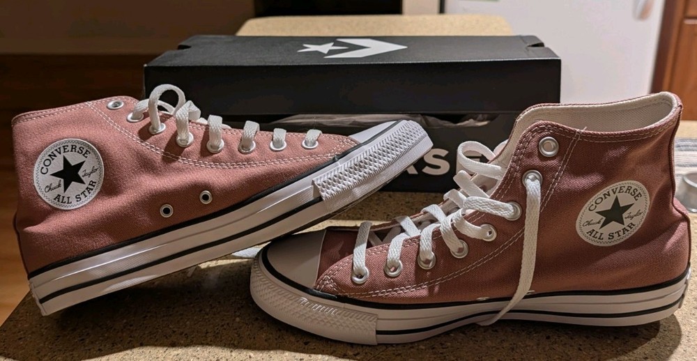 Converse Unisex  Men's 8/ Women's 10 Chuck Taylor High Top