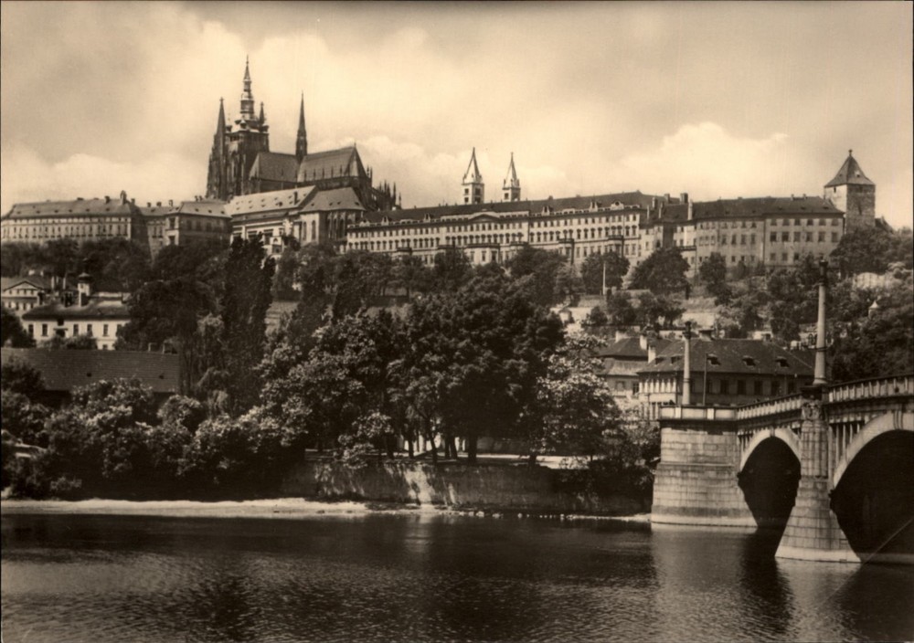 RPPC Hradschin Prague view vintage postcard n801